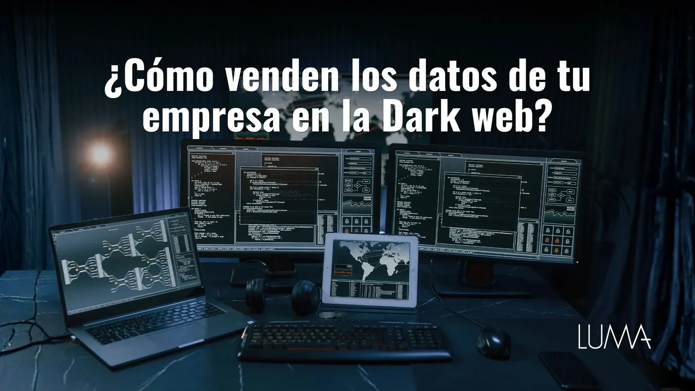 Pantallas de computadora con líneas de código de programación simulando un acceso ilegal a los mercados negros del Carte